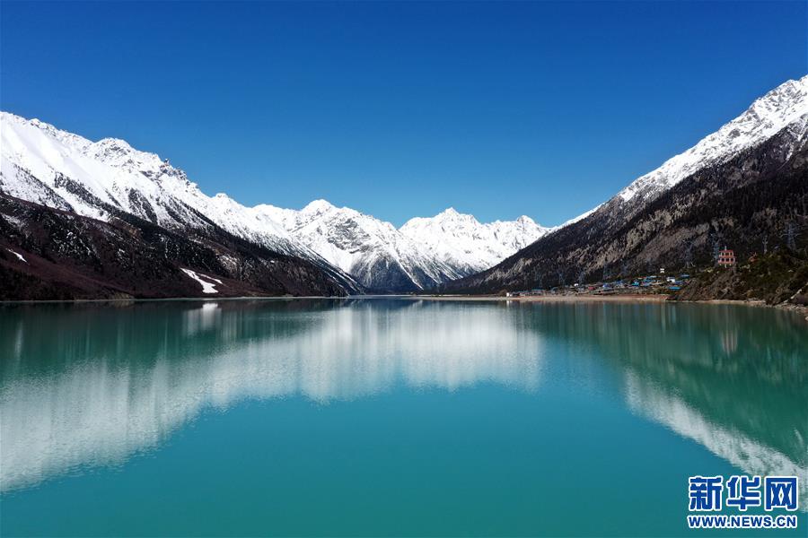 湖水映雪山然乌湖景色如画